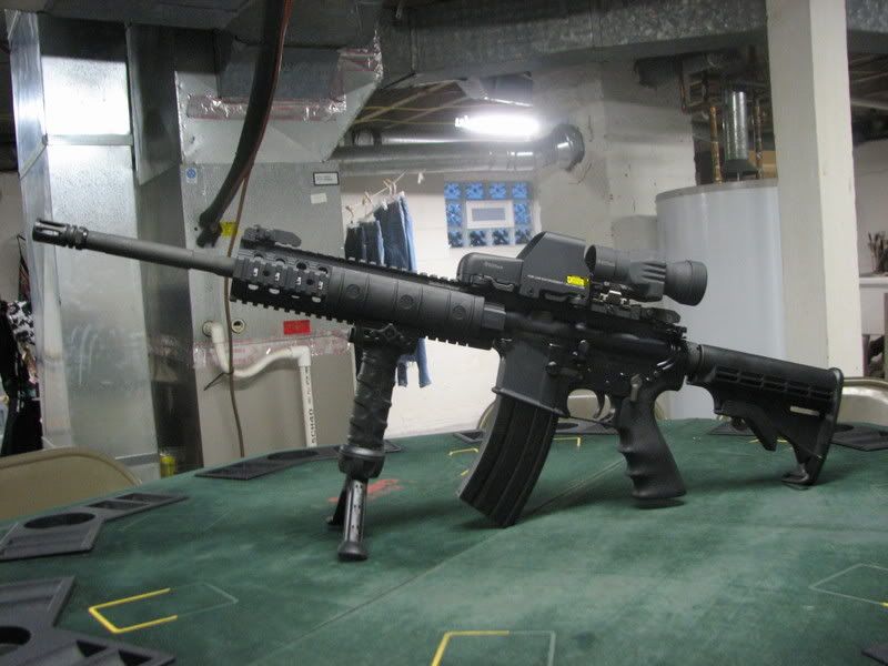 Aimpoint with magnifier vs. ACOG