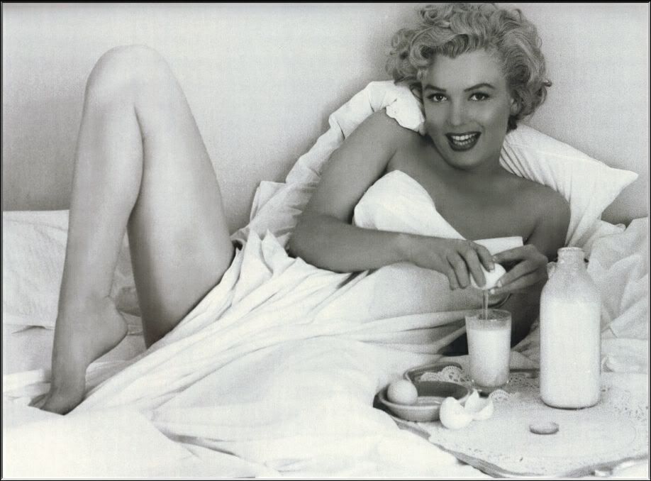MarilynMonroe-Sexy.jpg Marilyn Monroe In BEd image by Dorota1981