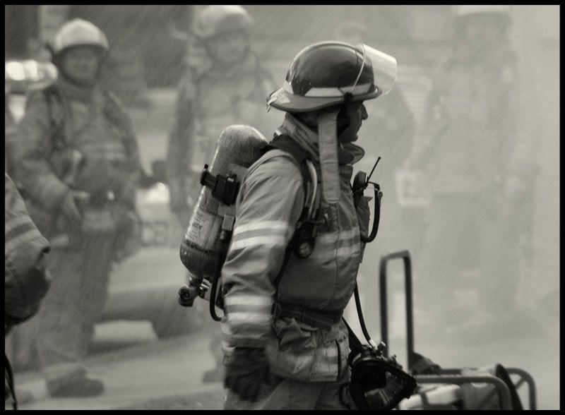 IMAGE: http://i40.photobucket.com/albums/e217/23445/paintshop/IMG_6295-1.jpg