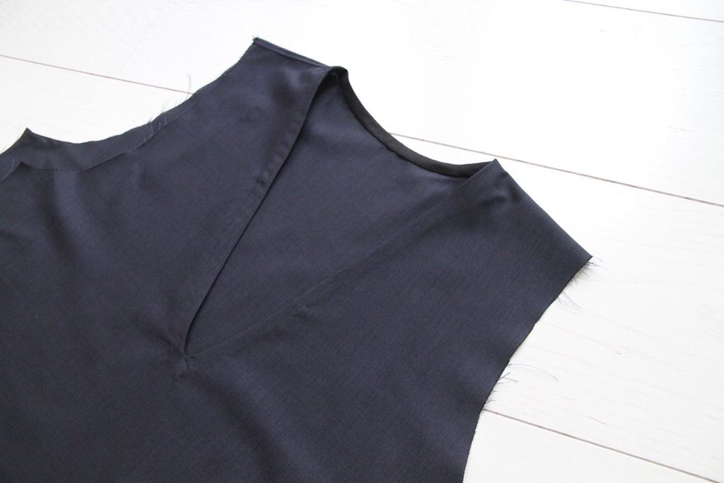 photo 3 Bias-bound neckline_zpsms2gz8dq.jpg