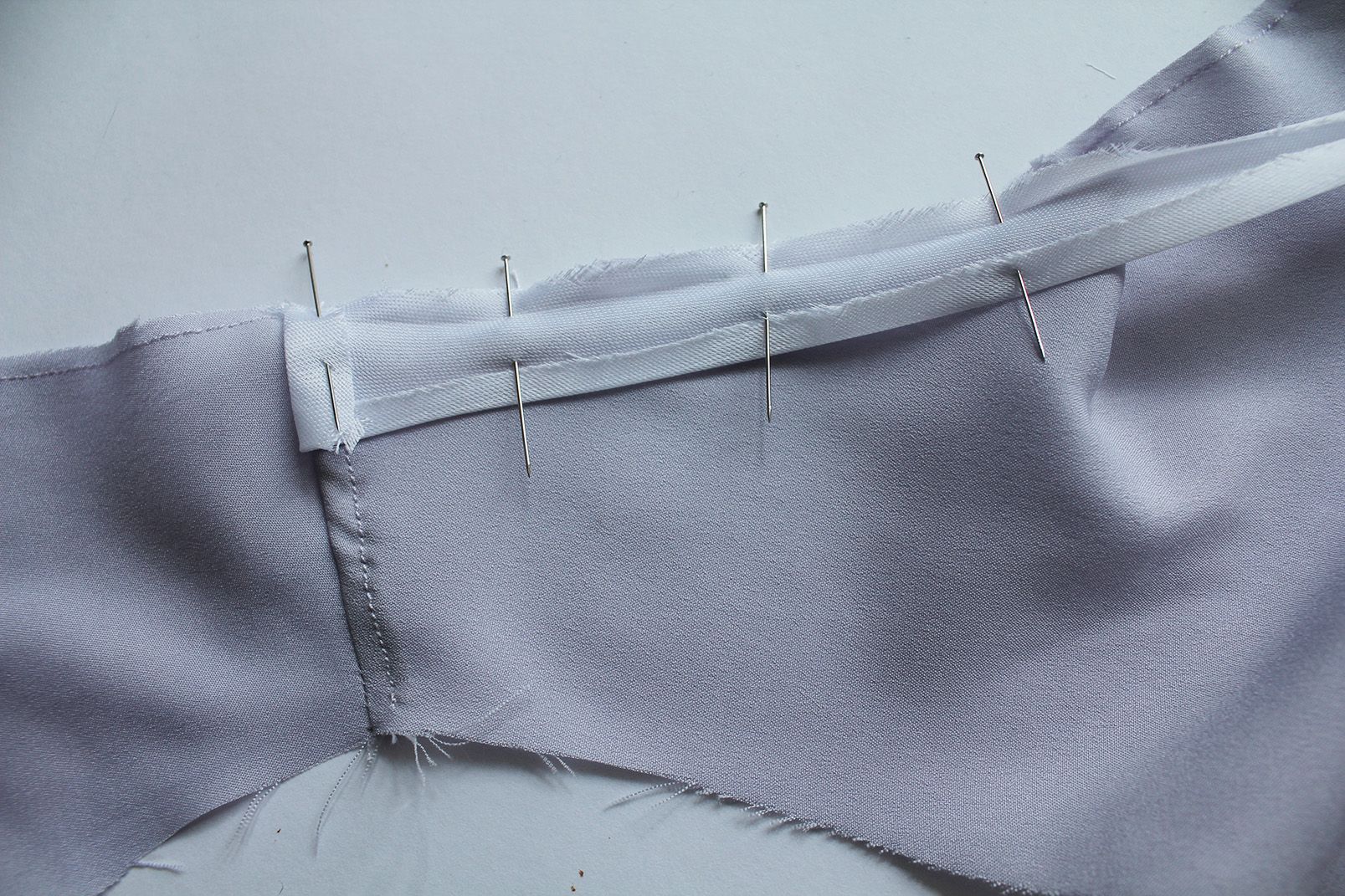 photo 3 Start pinning bias tape_zpsmbcwcjp2.jpg