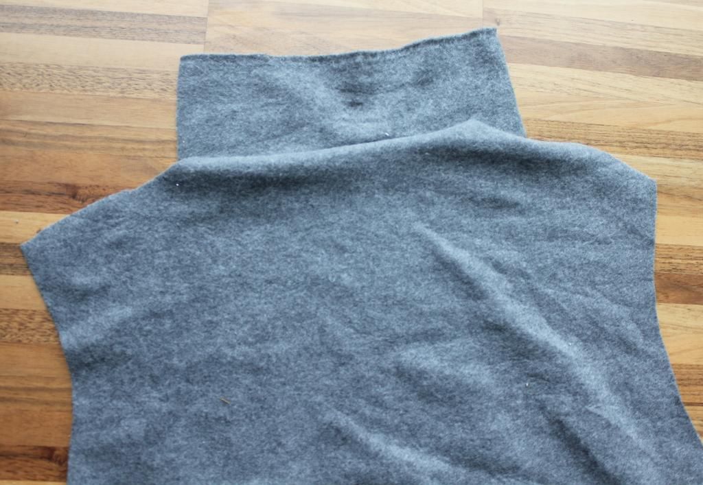 photo 3 Sew back of collar_zps5lcas2je.jpg
