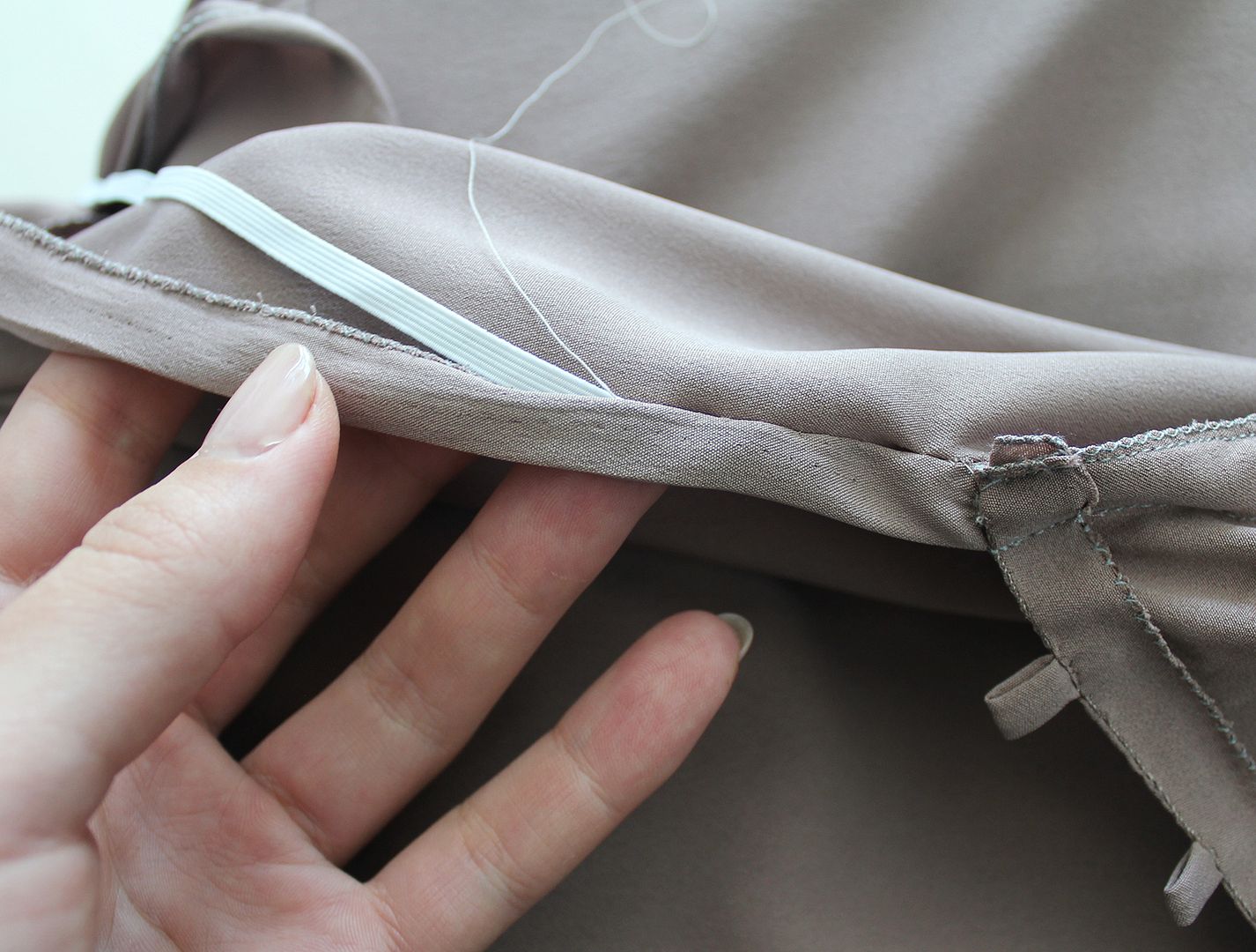photo 12 Sew elastic to the back_zpstmlgp2tl.jpg