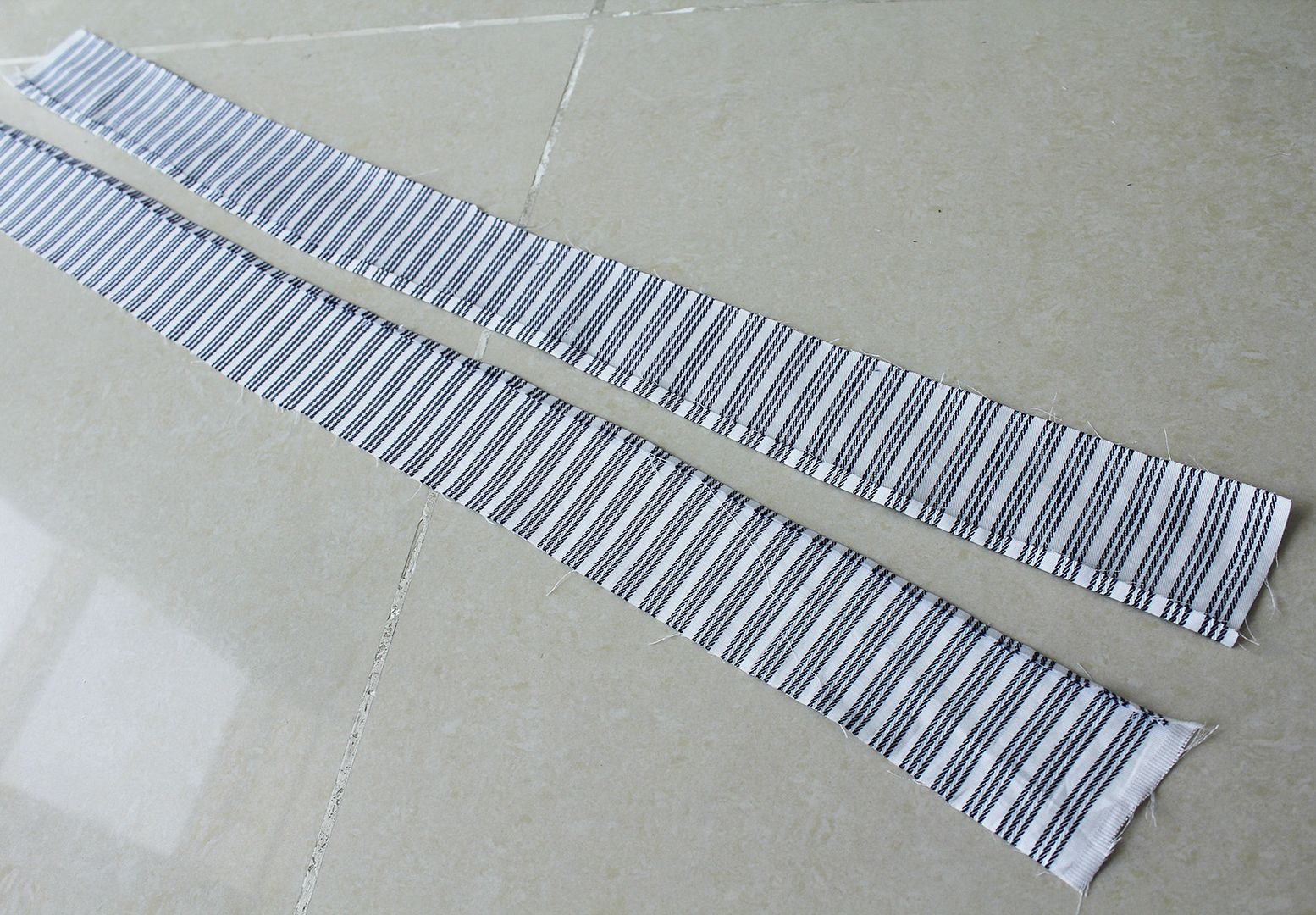 photo 3 Press long edge of button bands_zpsnunyss9d.jpg