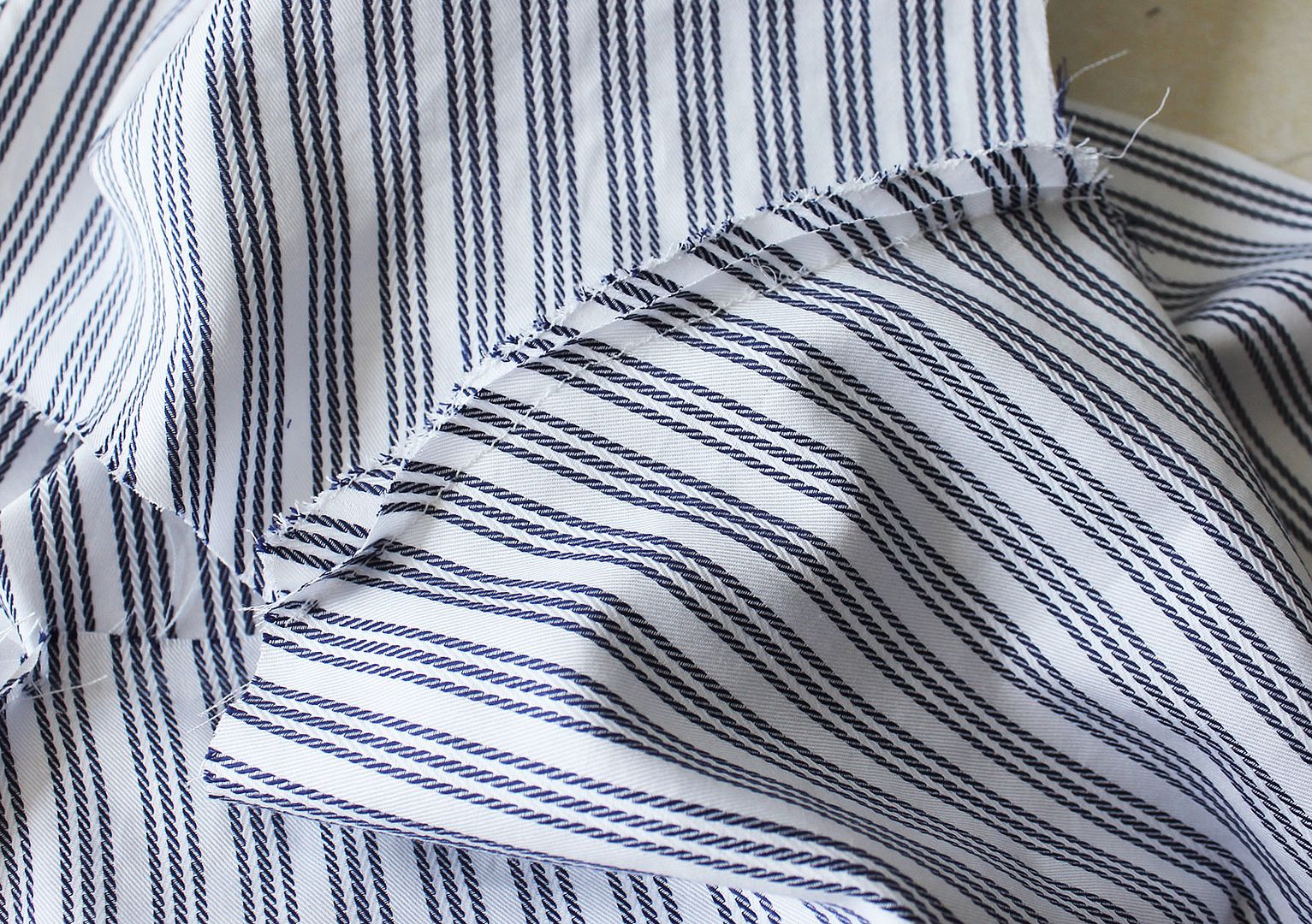photo 4.1 Trim seam allowance_zpsrkp8kpe5.jpg