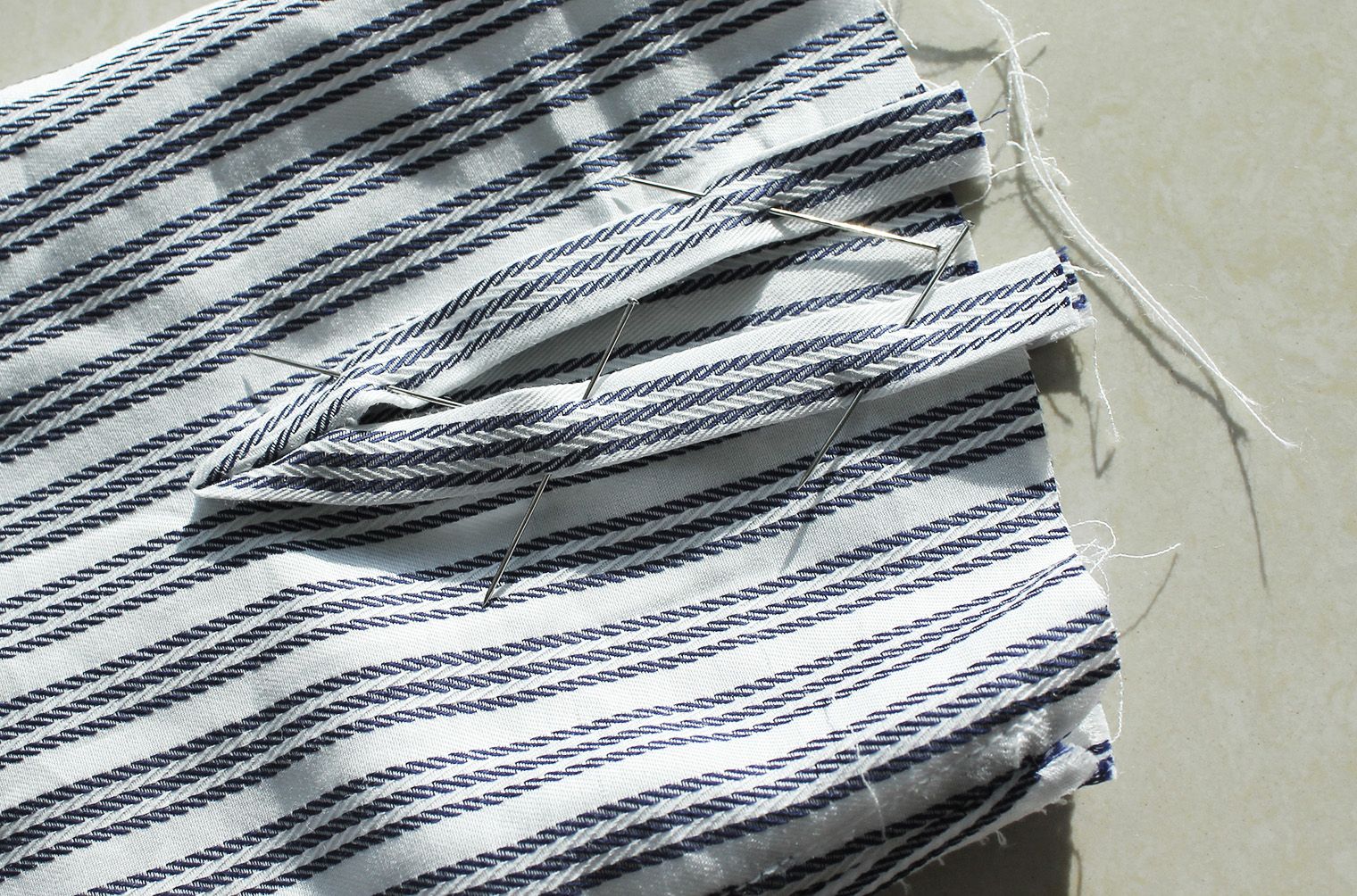 photo 7.5 Pin to slit and sew_zpspxslbfdm.jpg