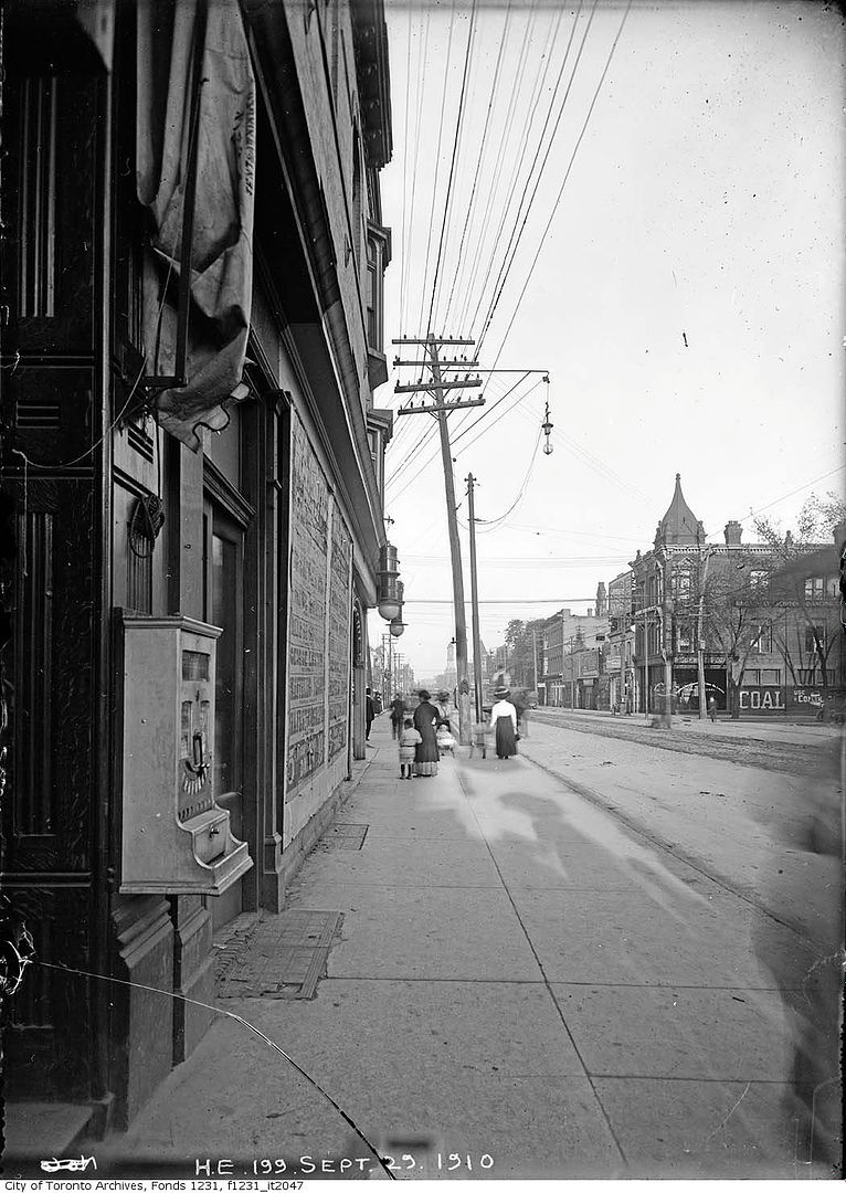 QueenandSpadina19101.jpg