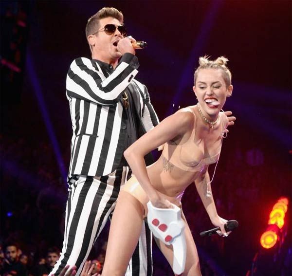 miley-cyrus-twerk-vma-2013-robin-thicke_