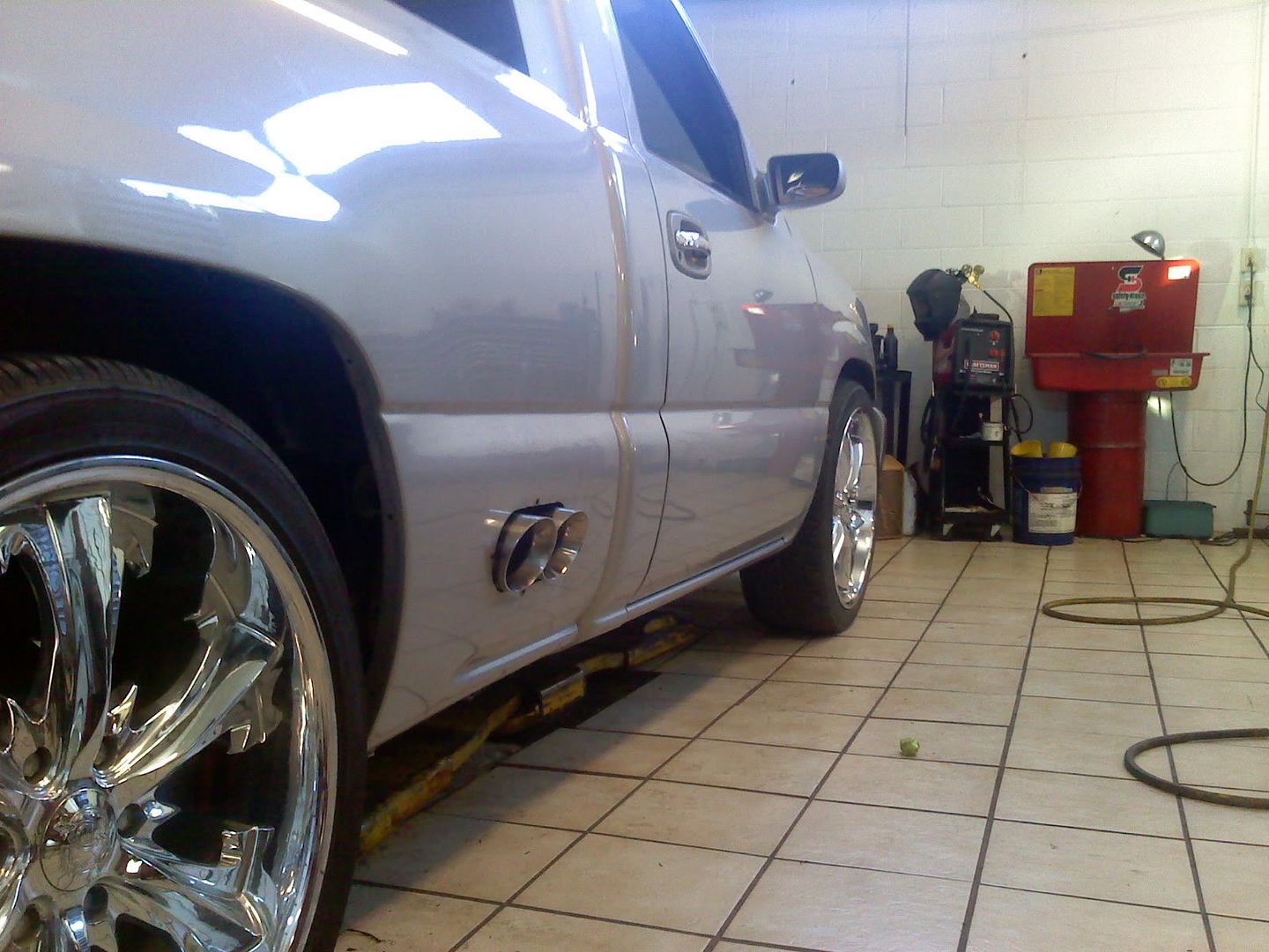 side exit exhaust threw rear fenders? pics? Chevy Truck Forum GMC