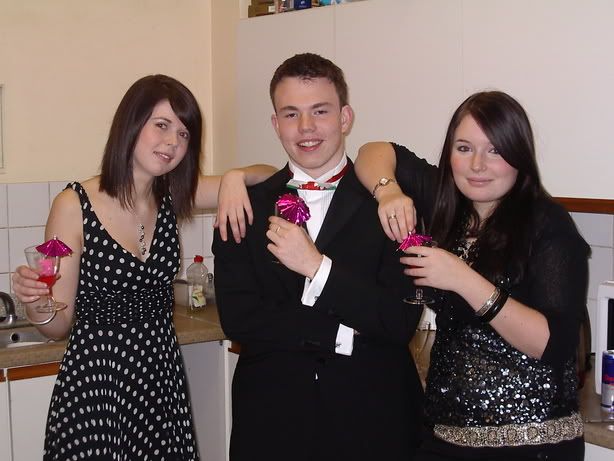http://i40.photobucket.com/albums/e235/Tharlia/OxBrookes004.jpg