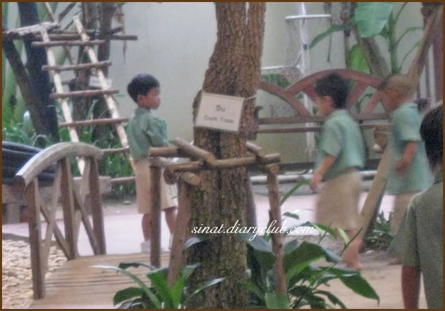 Back 2 school The Mall