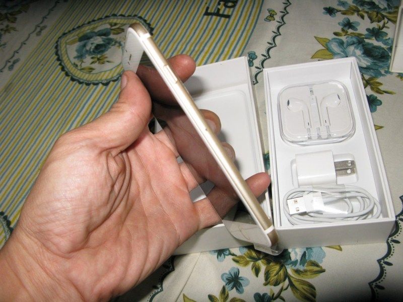 Iphone 6 64G màu vàng giá 15 triệu - 1