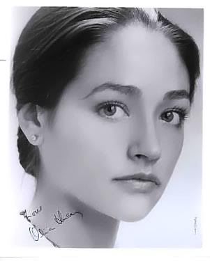 http://i40.photobucket.com/albums/e244/sonyanvj/Olivia_Hussey.jpg