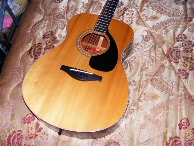 yamahaguitar004Small.jpg