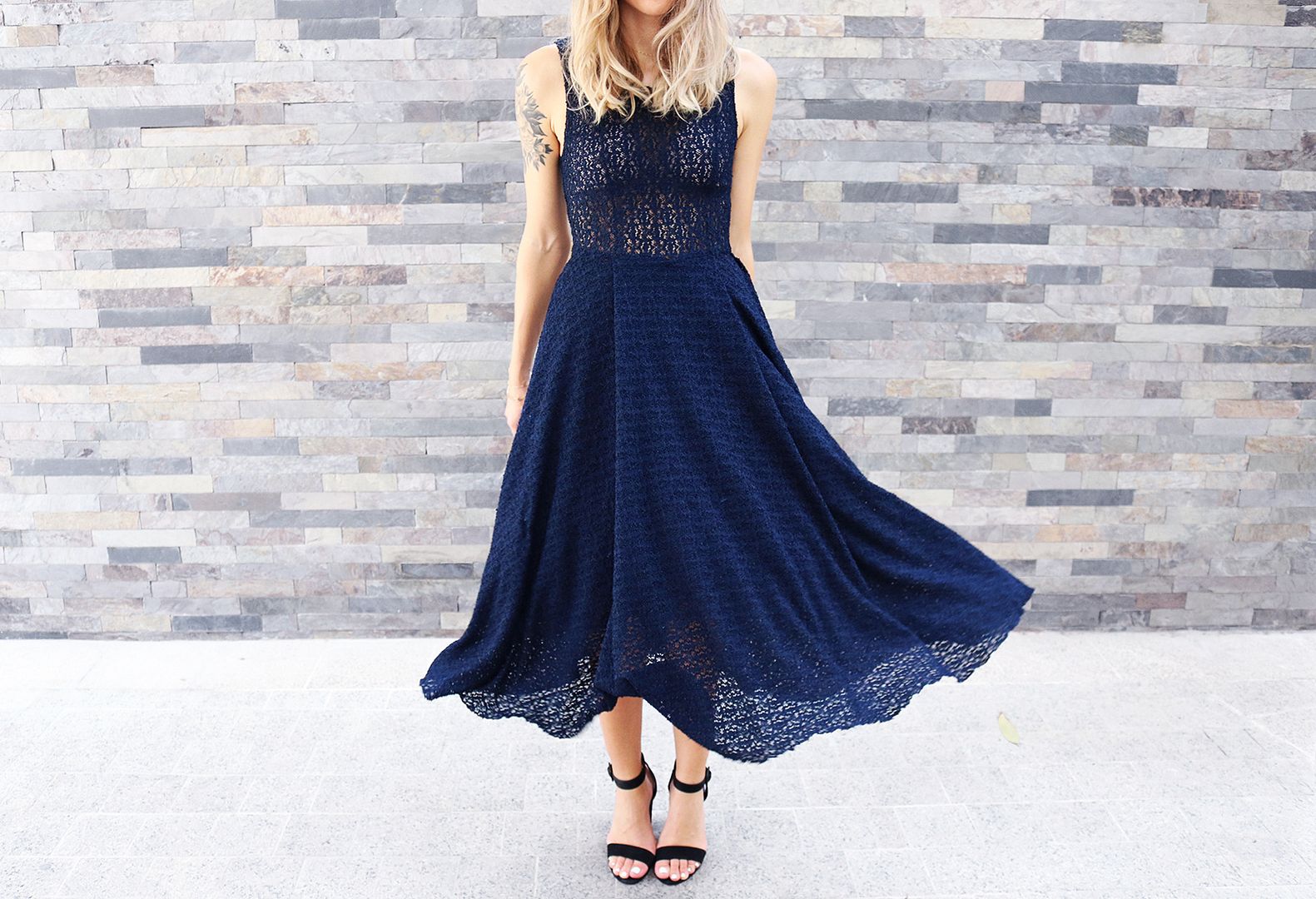photo DIYNavyLaceMidiDress4_zpskuxmjvog.jpg