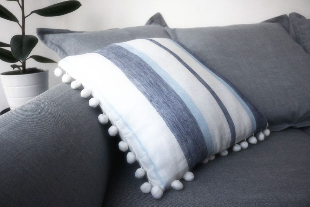 photo DIYPomPomPillow2_zpszosntyz0.jpg